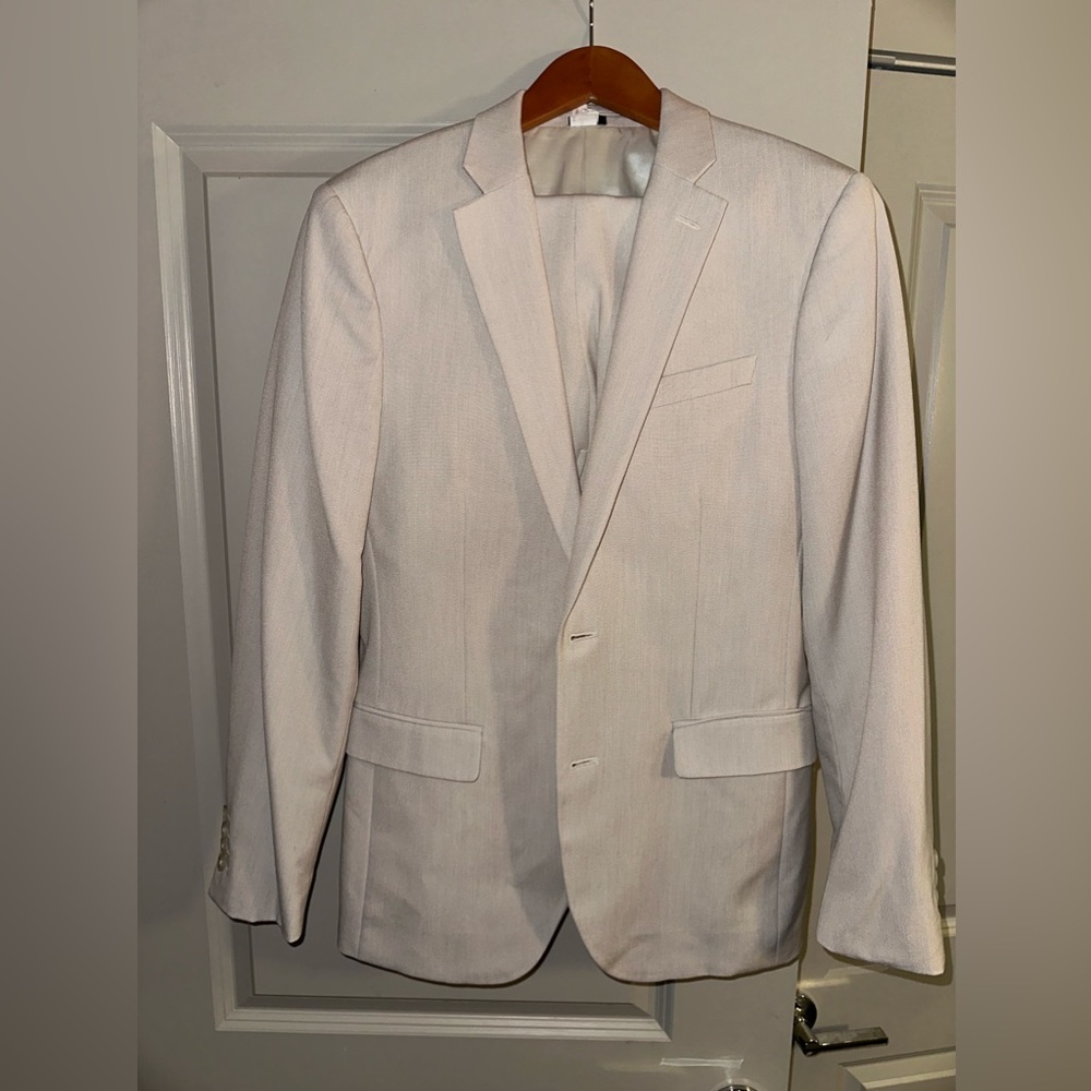 J Ferrar 2 Piece Shell fabric Cream Suit